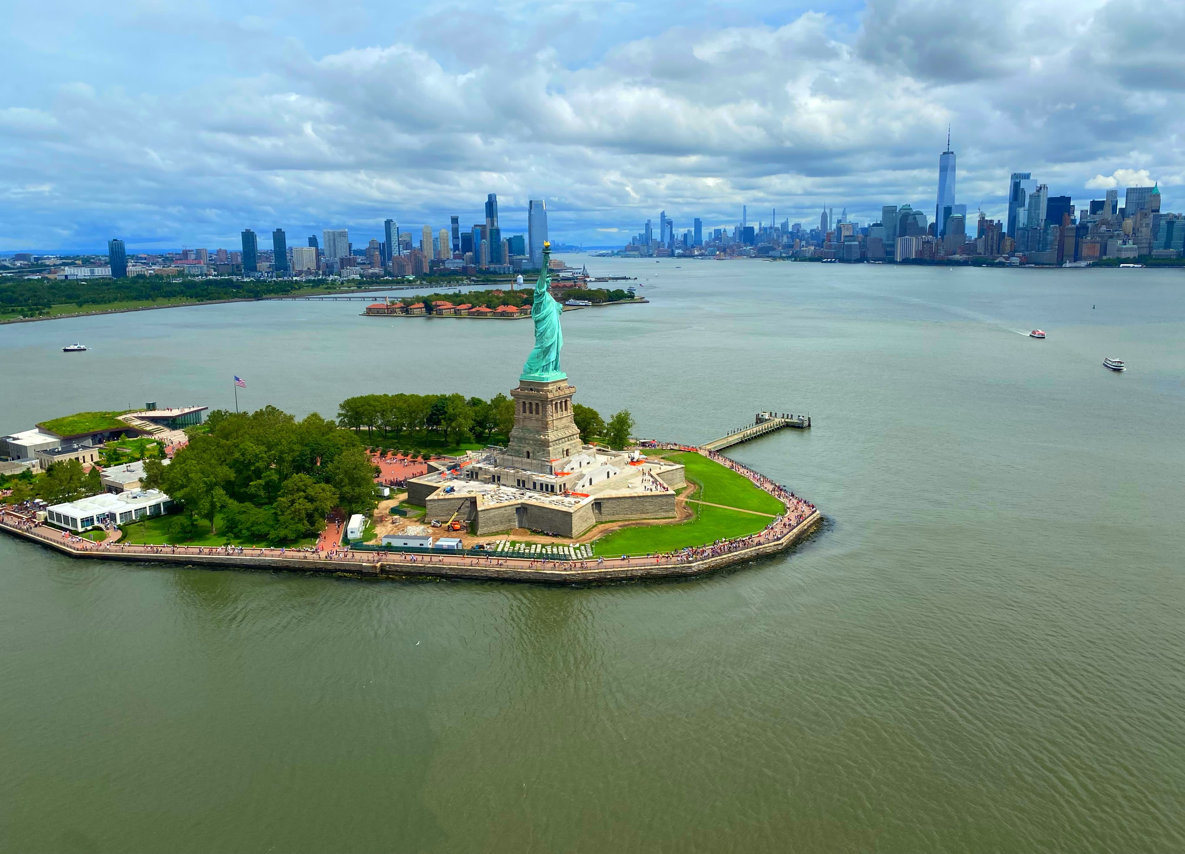 Luchtfoto vanuit een flyNyon doors-off helicopter